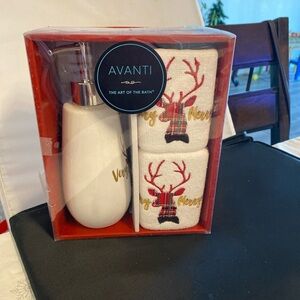 Avanti White Holiday Bath Set